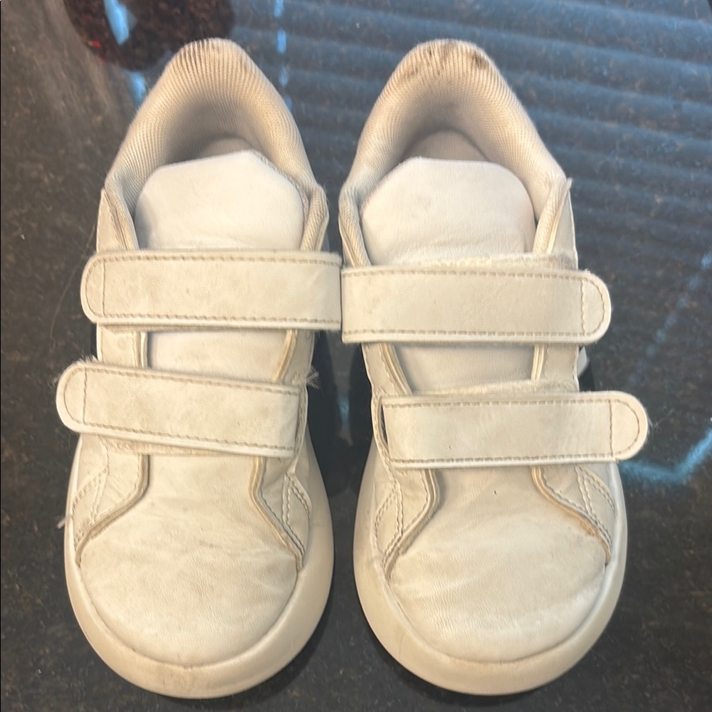 Adidas kids bubble comfy Velcro shoes size  10